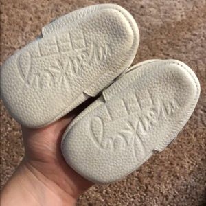 Monkey feet size 3/6 white aubrees
